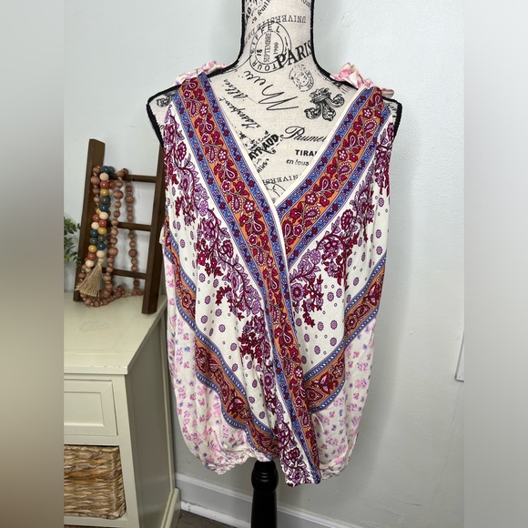 Heyson V-Neck Top - Picture 2 of 9